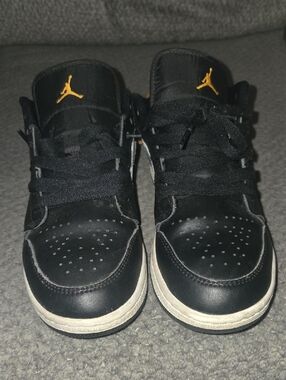 Jordan Kids Black Sneakers with Gold Jumpman